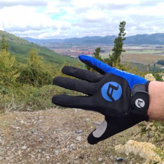 Los invito a revisar nuestra sección de guantes donde encontraran gran variedad y el mejor para ustedes. Un abtazo! www.itbikes.cl/guantes 🚴‍♀️💨🚴🏼‍♂️💨👊#ciclismochile #ciclismosantiago #guantesciclismo #itbikesstore #instachile #instasantiago